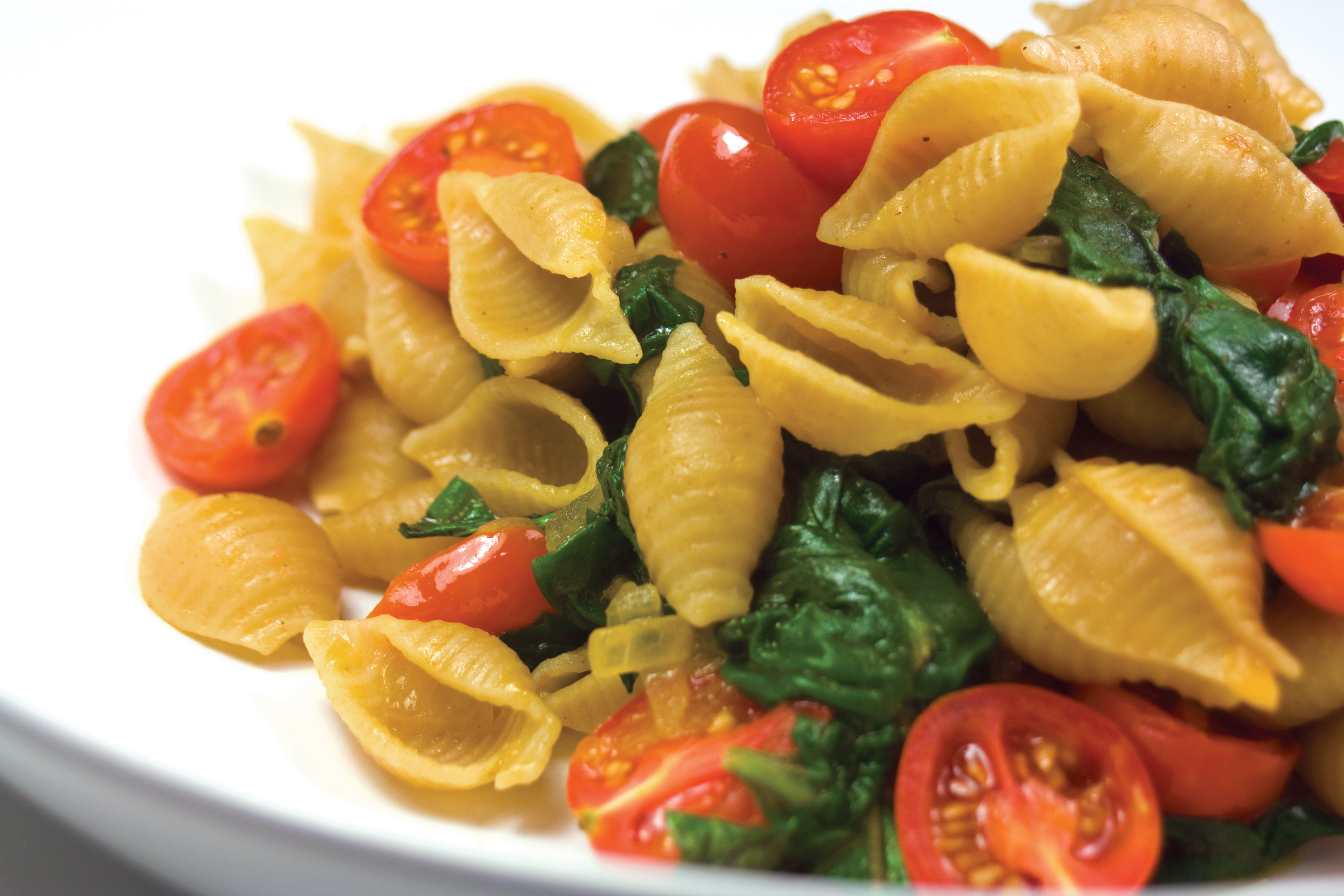 Spinach and tomato pasta recipe for people with pulmonary arterial hypertension.